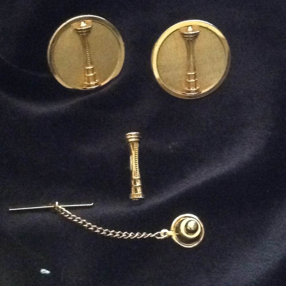 Vintage 1962 Swank Gold-Tone Space Needle Jewelry
